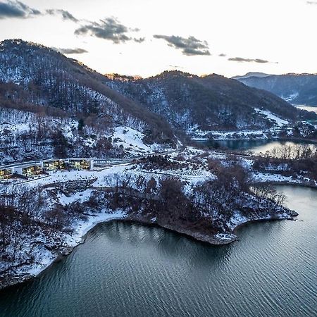 Готель Jecheon The Shine Cheongpung Екстер'єр фото