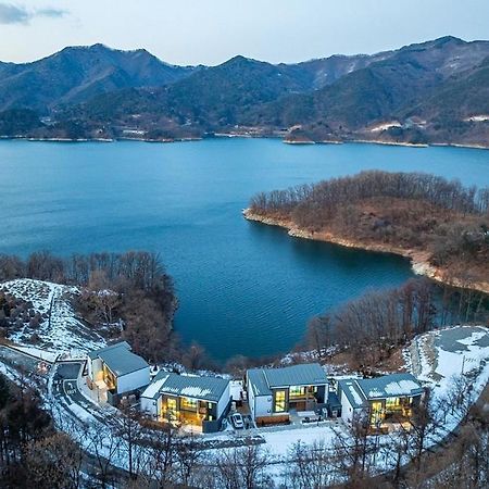 Готель Jecheon The Shine Cheongpung Екстер'єр фото
