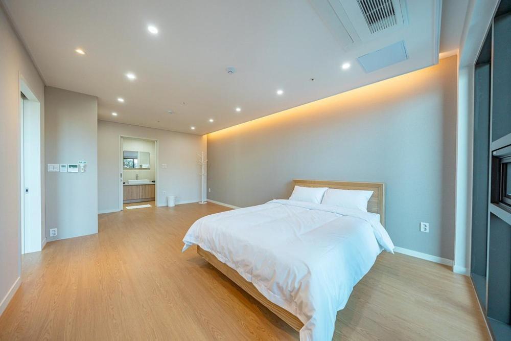 Готель Jecheon The Shine Cheongpung Номер фото