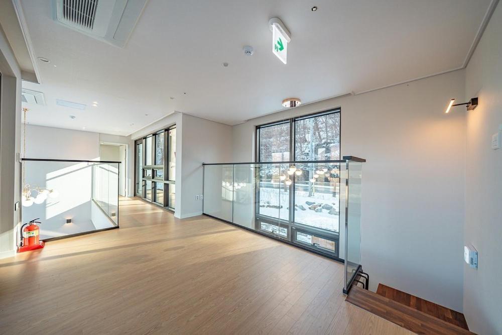 Готель Jecheon The Shine Cheongpung Номер фото