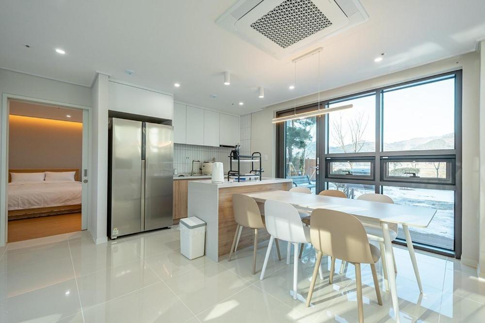 Готель Jecheon The Shine Cheongpung Номер фото