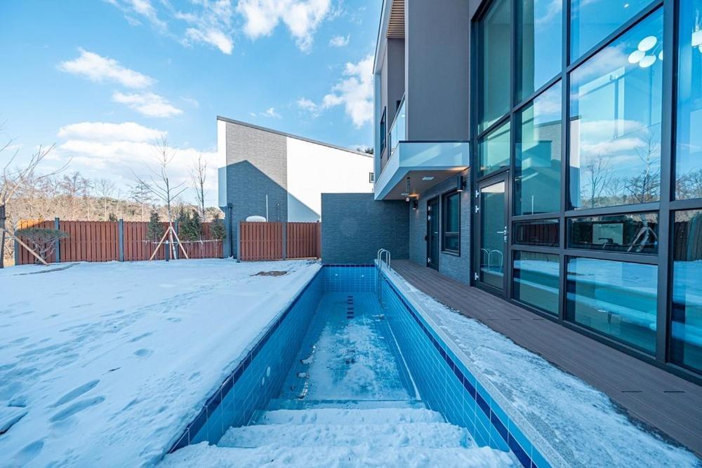 Готель Jecheon The Shine Cheongpung Номер фото