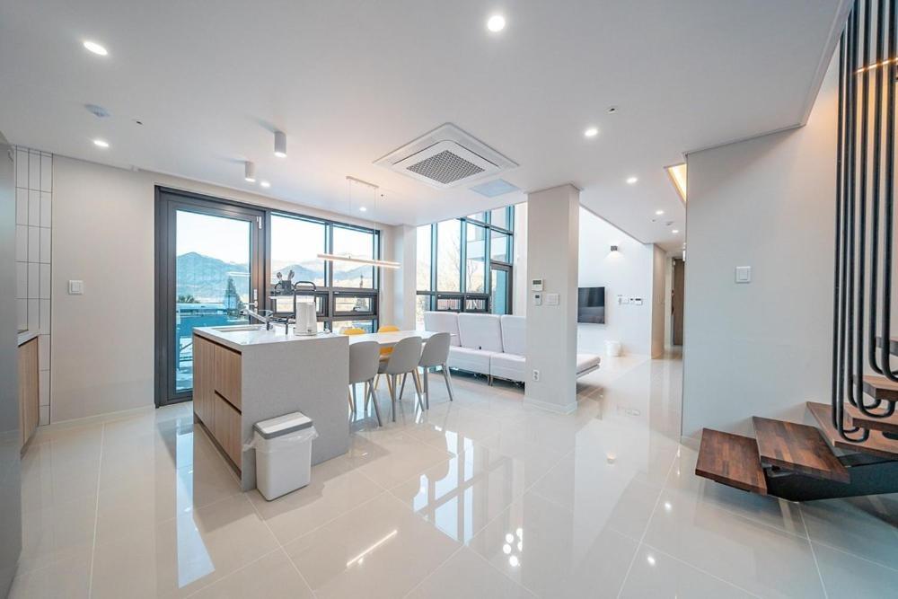 Готель Jecheon The Shine Cheongpung Номер фото