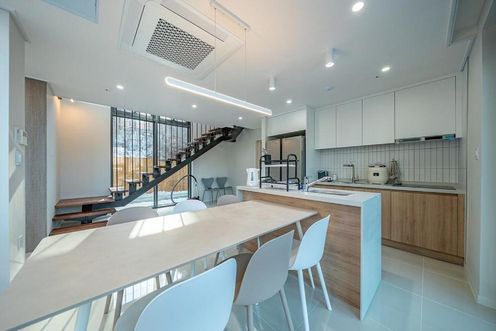 Готель Jecheon The Shine Cheongpung Номер фото