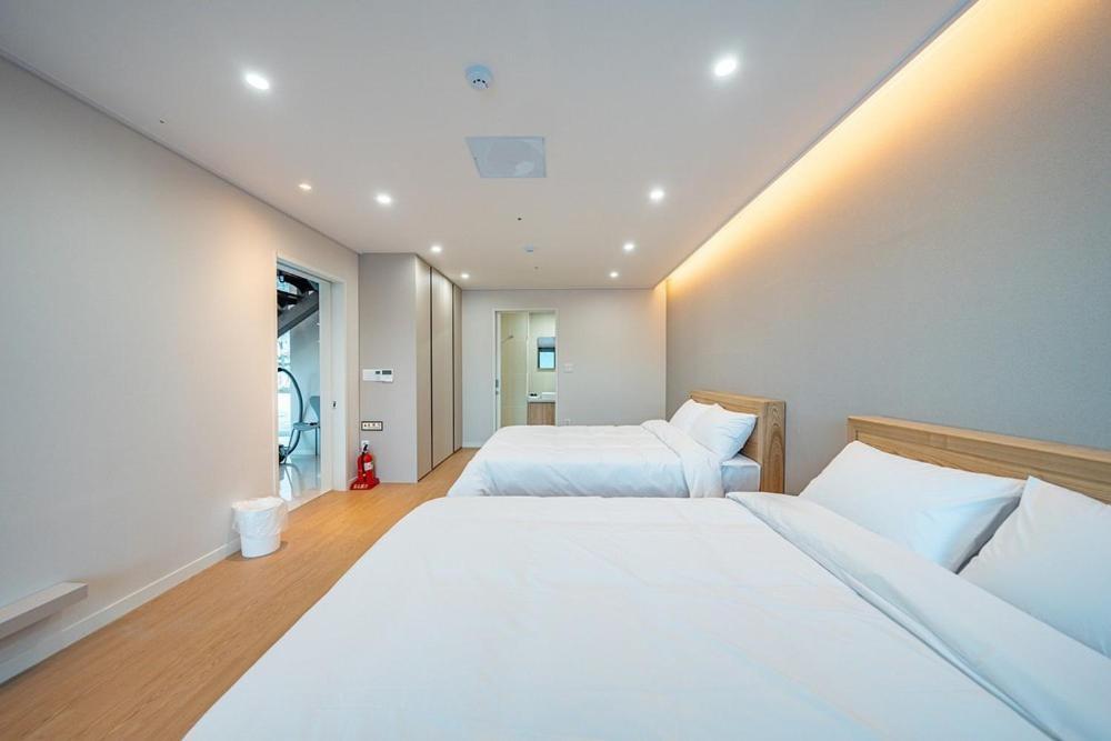 Готель Jecheon The Shine Cheongpung Номер фото