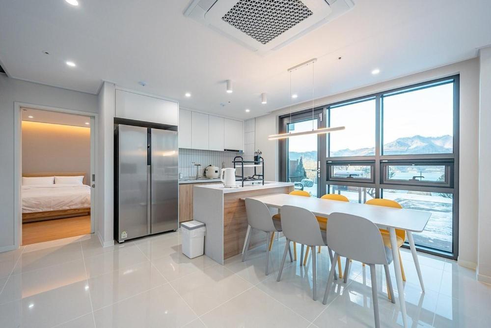 Готель Jecheon The Shine Cheongpung Номер фото