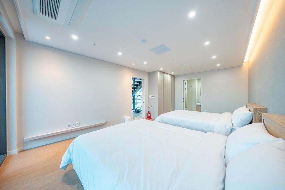 Готель Jecheon The Shine Cheongpung Номер фото