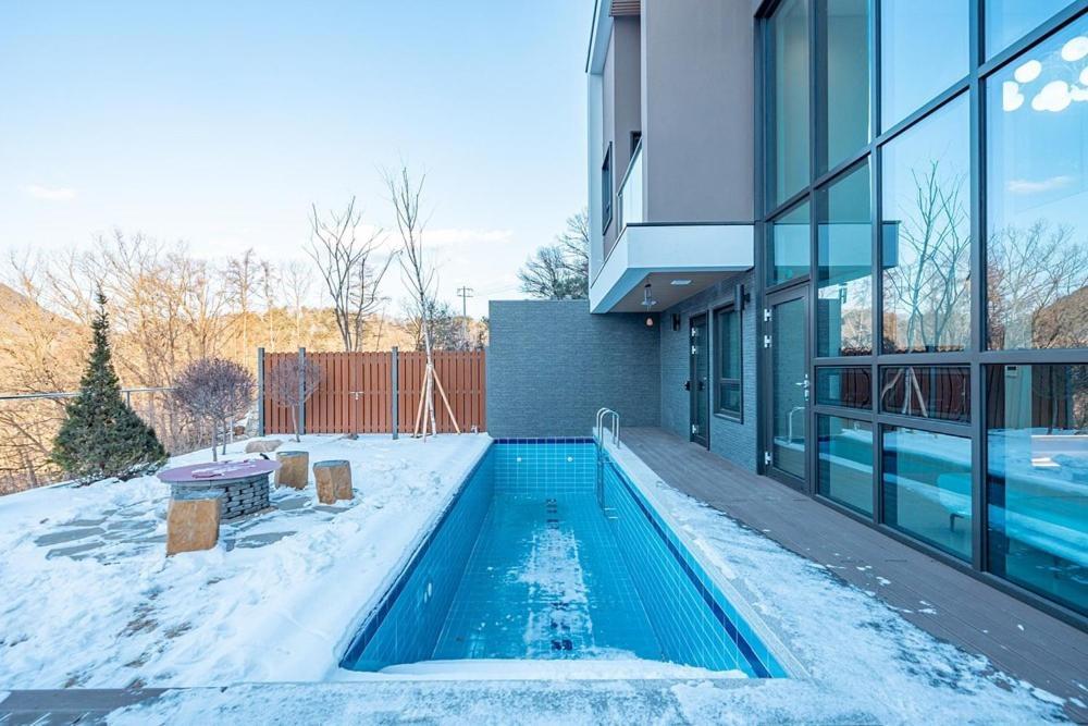 Готель Jecheon The Shine Cheongpung Номер фото