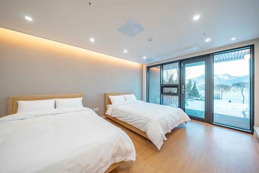 Готель Jecheon The Shine Cheongpung Номер фото