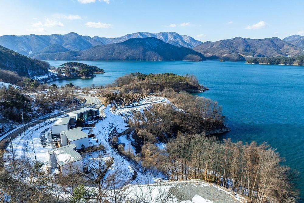 Готель Jecheon The Shine Cheongpung Екстер'єр фото