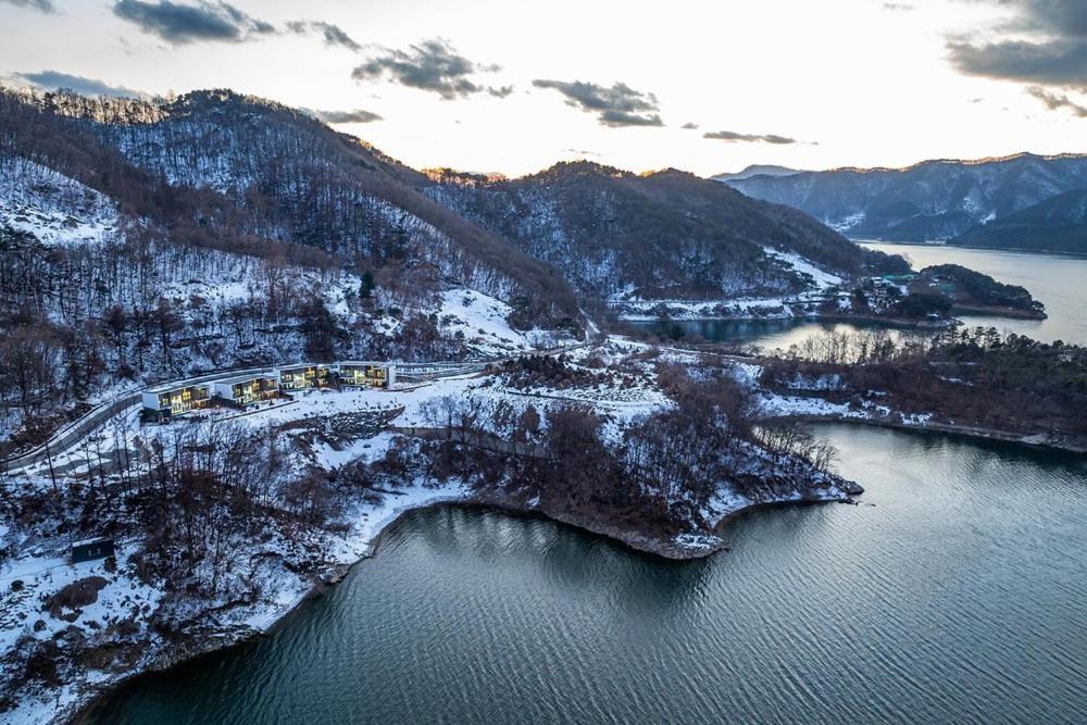 Готель Jecheon The Shine Cheongpung Екстер'єр фото