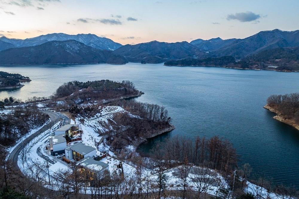 Готель Jecheon The Shine Cheongpung Екстер'єр фото
